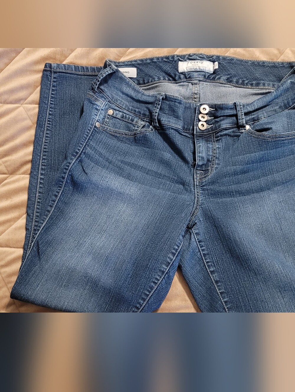 torrid Size 14 Indigo Stretch Skinny Jeans with Triple Button - Picture 4 of 8